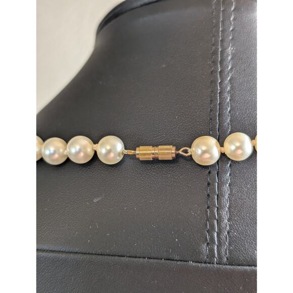 8mm Strand of 18.5" Glass Faux Pearls W/ Goldtone Barrel Clasp - Picture 4 of 5